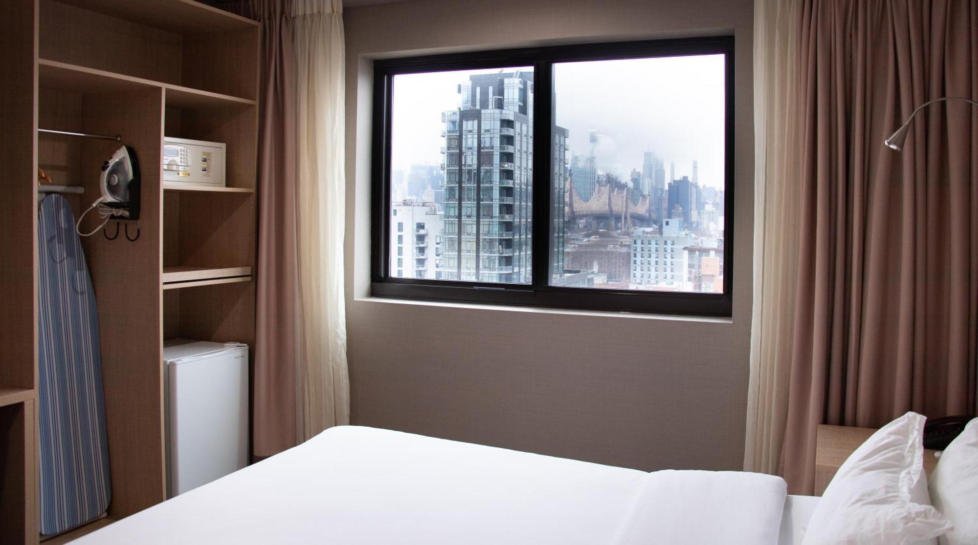 ניו יורק Lic Plaza Hotel מראה חיצוני תמונה